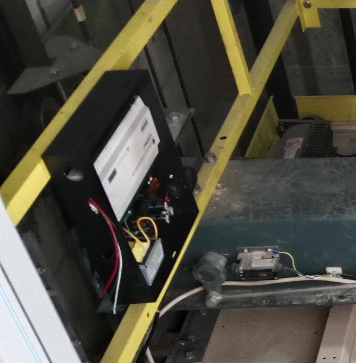 Bagian Atas Access Card Lift